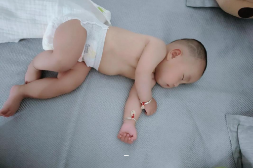 靖江宝宝夏天要穿袜子吗